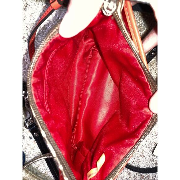 COACH SMALL SIGNATURE PRINT CANVAS, ORANGE TRIM WRISTLET. - Picture 10 of 11